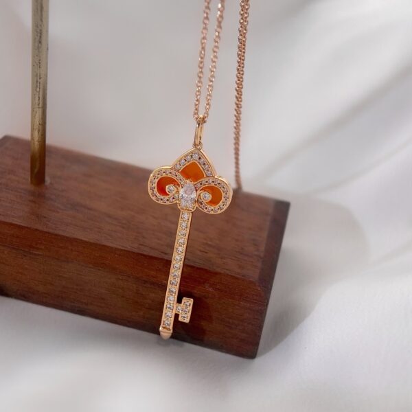 アイリスモチーフ キーペンダント（レッドカルセドニー）ネックレス｜Tiffanyスタイル - 画像 (4)
