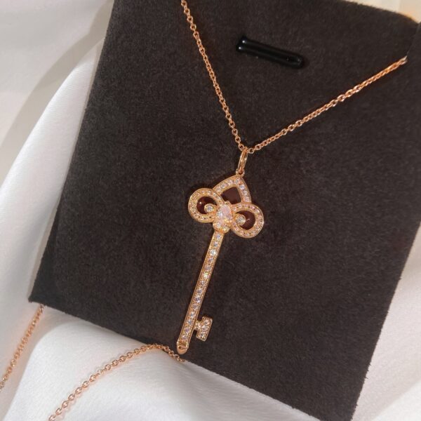 アイリスモチーフ キーペンダント（レッドカルセドニー）ネックレス｜Tiffanyスタイル - 画像 (3)