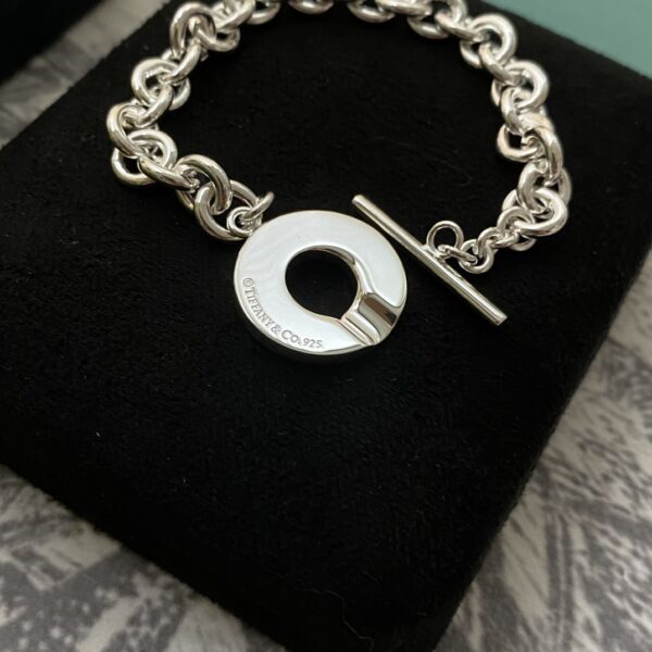 クラシックラウンドクラスプ シルバーブレスレット｜フリーサイズ（手首17cm以下対応）｜Tiffany 1837スタイル - 画像 (3)