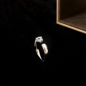 パンサー モチーフ セミパヴェダイヤ リング｜ホワイトゴールド｜Cartier Panthèreスタイル