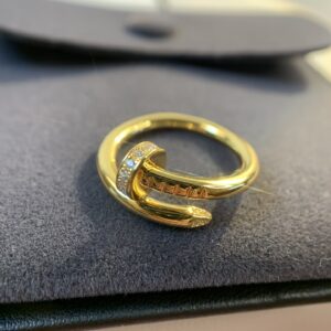ゴールド ネイルモチーフ ダイヤ付きリング｜Juste un Clouスタイル