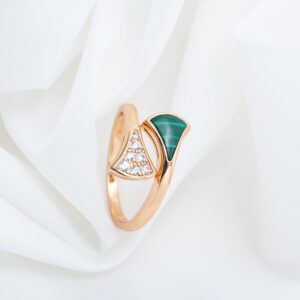 ファンモチーフ×マラカイト×パヴェダイヤ リング（スモールサイズ）｜BVLGARI DIVAS' DREAMスタイル