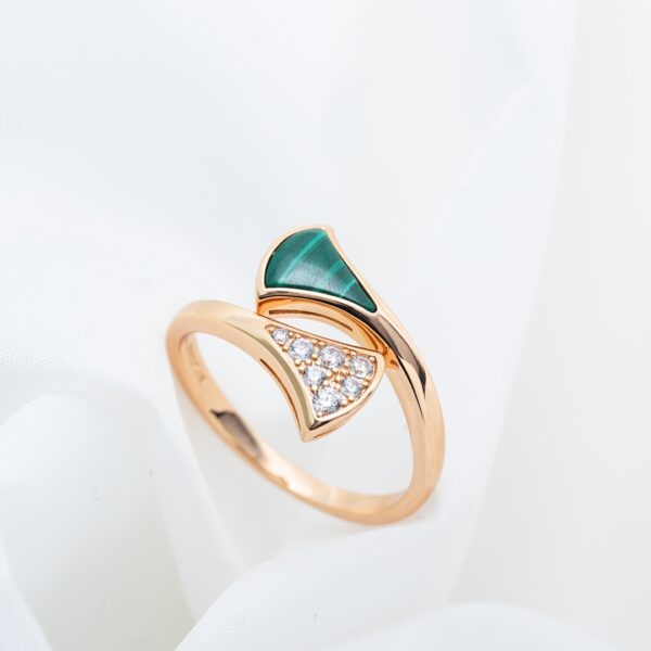 ファンモチーフ×マラカイト×パヴェダイヤ リング（スモールサイズ）｜BVLGARI DIVAS' DREAMスタイル - 画像 (6)