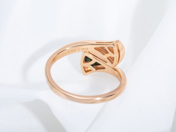 ファンモチーフ×マラカイト×パヴェダイヤ リング（スモールサイズ）｜BVLGARI DIVAS' DREAMスタイル - 画像 (5)