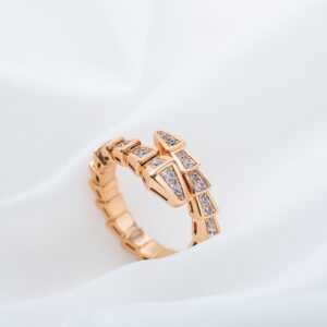 スネークモチーフ スプリングリング（伸縮タイプ）｜ホワイトゴールド／ローズゴールド｜Bvlgari Serpentiスタイル