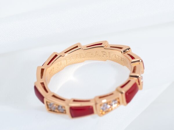 ローズゴールド×カーネリアンカラー スネークリング（スリムタイプ）｜BVLGARI Serpentiスタイル - 画像 (4)