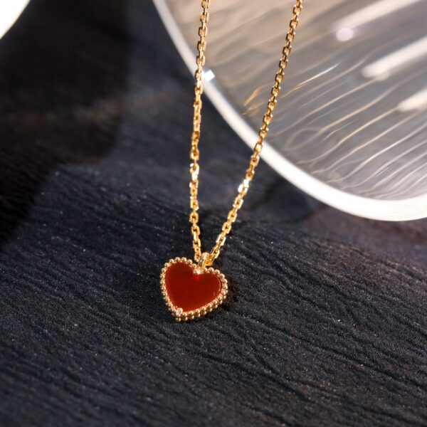 カーネリアン ハートモチーフ ミニネックレス（1モチーフ）｜Van Cleef & Arpelsスタイル