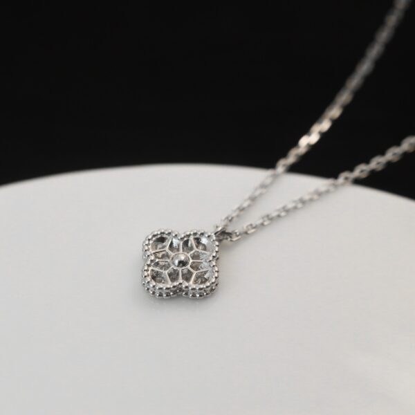 パヴェダイヤモンド×ミニクローバーネックレス（1モチーフ）｜Van Cleef & Arpelsスタイル - 画像 (6)