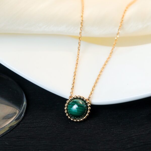 ラウンドビーズ×天然ストーン ネックレス｜カーネリアン／マラカイト｜Van Cleef & Arpels Perléeスタイル - 画像 (2)