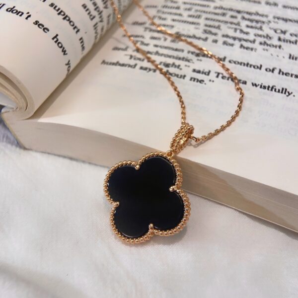 オニキス×クローバー ロングネックレス（1モチーフ）｜ローズゴールド／イエローゴールド｜Van Cleef & Arpels Magic Alhambraスタイル - 画像 (5)